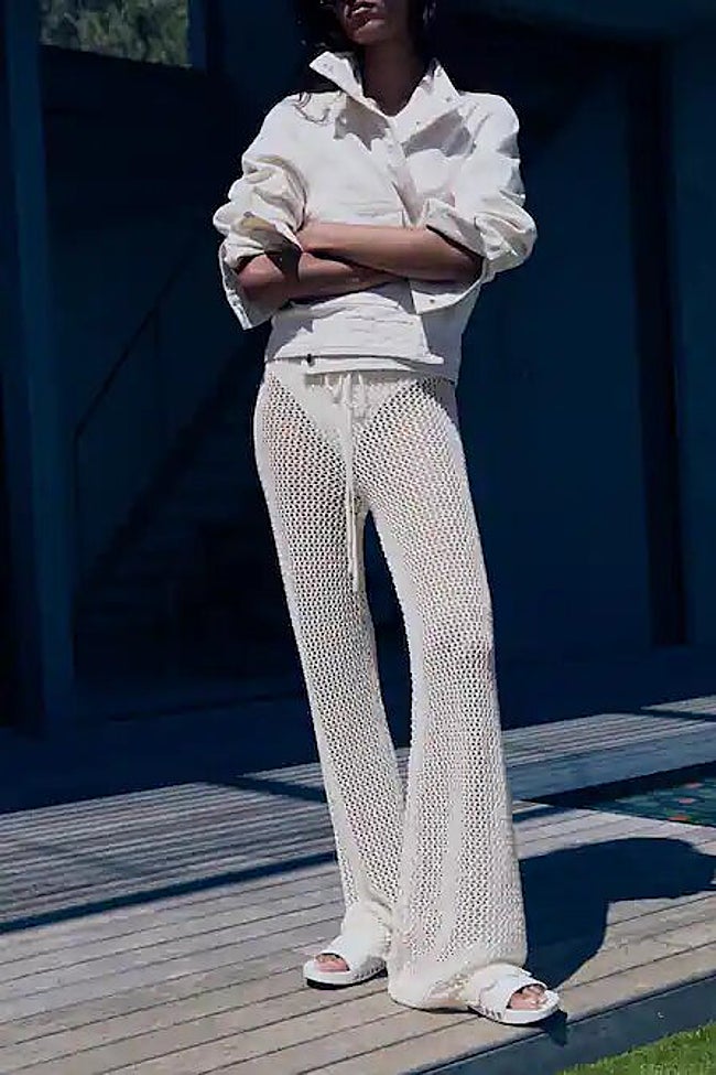 Pantalón flare de crochet.