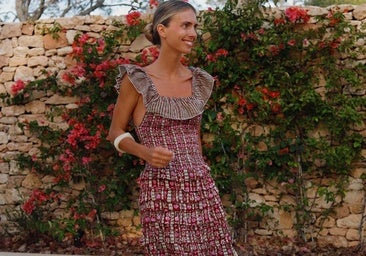 Lucía Bárcena con un vestido con nido de abeja.