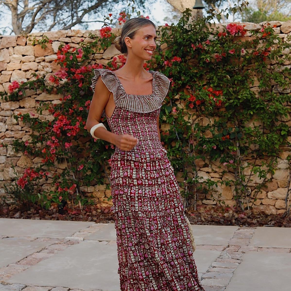 Lucía Bárcena con un vestido con nido de abeja.