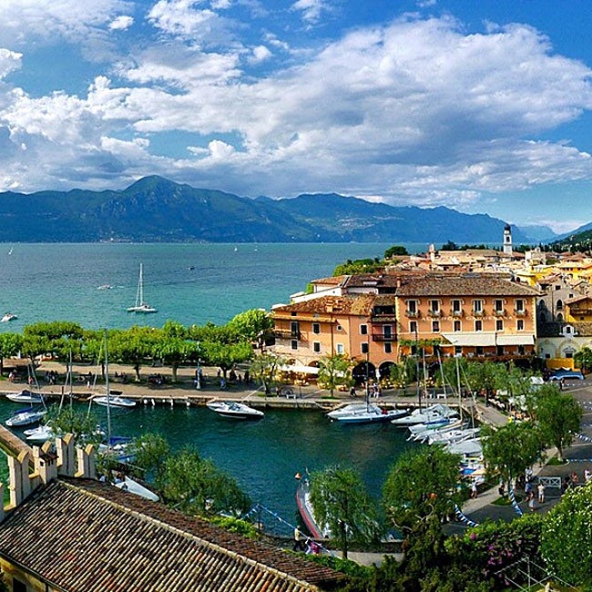Torri del Benaco, otro pueblo precioso asomado al lago de Garda.