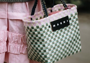 Bolsos con estampado vichy, la tendencia que triunfa entre las más románticas este verano