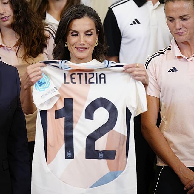La reina Letizia con la camiseta de la selección española.