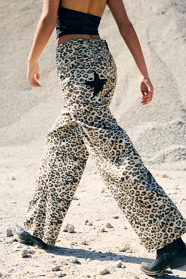 Los pantalones de leopardo de Pull&Bear.