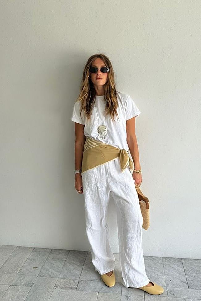 Look con pañuelos como cinturón