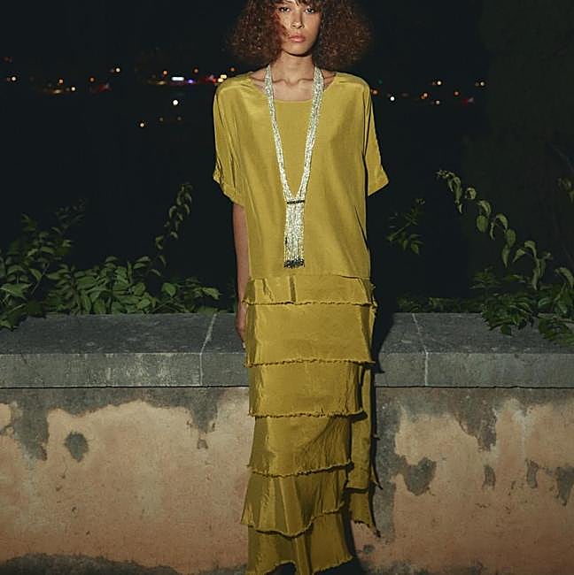 Vestido de volantes color verde oliva