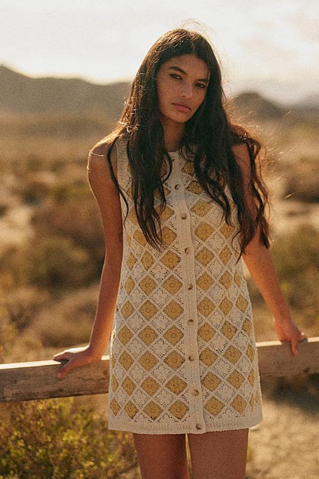 Vestido de croché mini de Sézane.