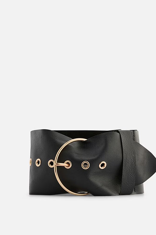 Cinturón imitación piel.