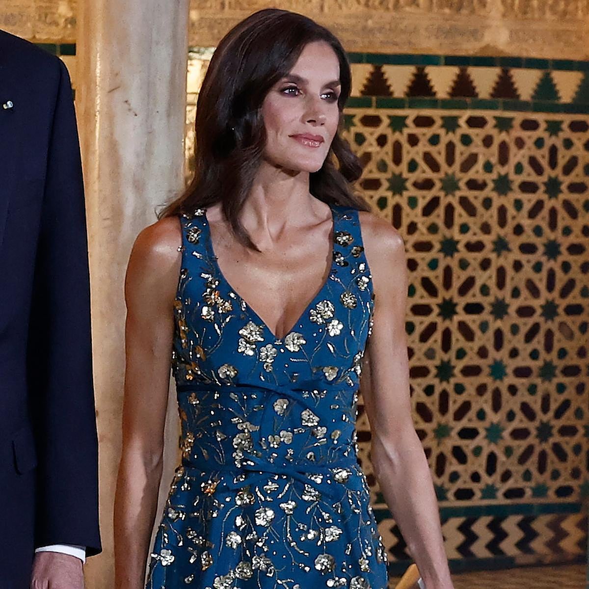 La reina Letizia acertó al recuperar en Sevilla el vestido de Carolina Herrera más bonito de su armario.