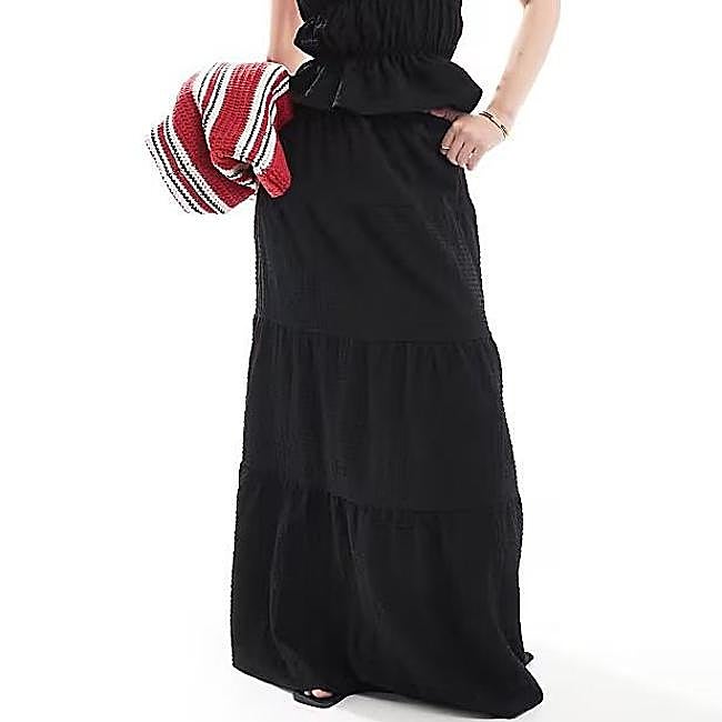 Falda larga con paneles color negro