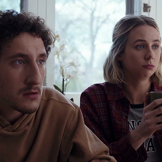 Samir (Malik Elassal) y Billie (Lucy Freyer), en una escena de Adults.