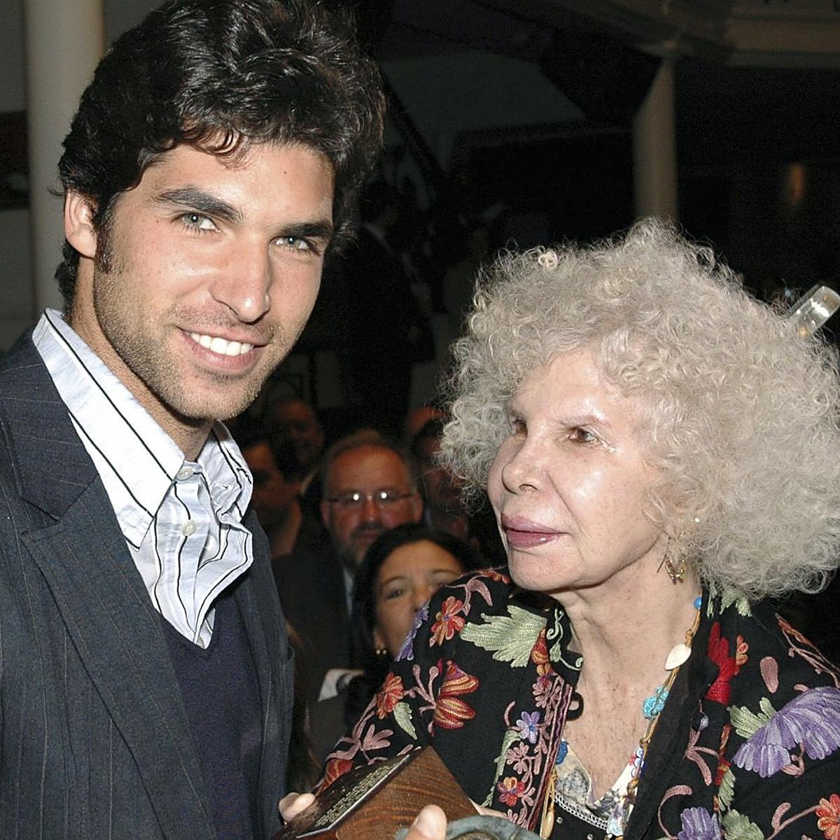 Los secretos de la amistad de Cayetano Rivera y Cayetana de Alba y el traje de luces que la duquesa diseñó para el torero