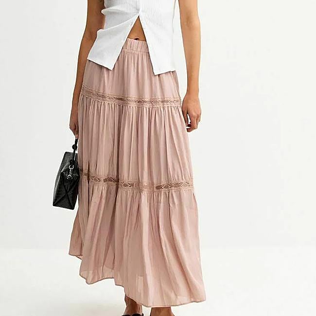 Falda escalonada rosa maquillaje de New Look, a la venta en Zalando, 49,99 euros..