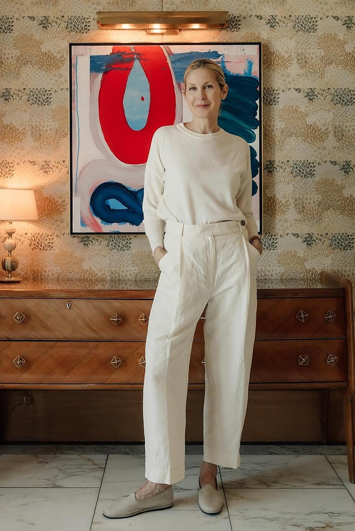 Kelly Rutherford con zapatos tipo venecianas