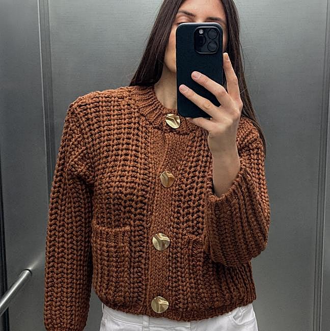 Chaqueta de punto de Zara (17,99 euros)