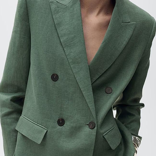 Blazer de lino de Mango (59,99 euros)