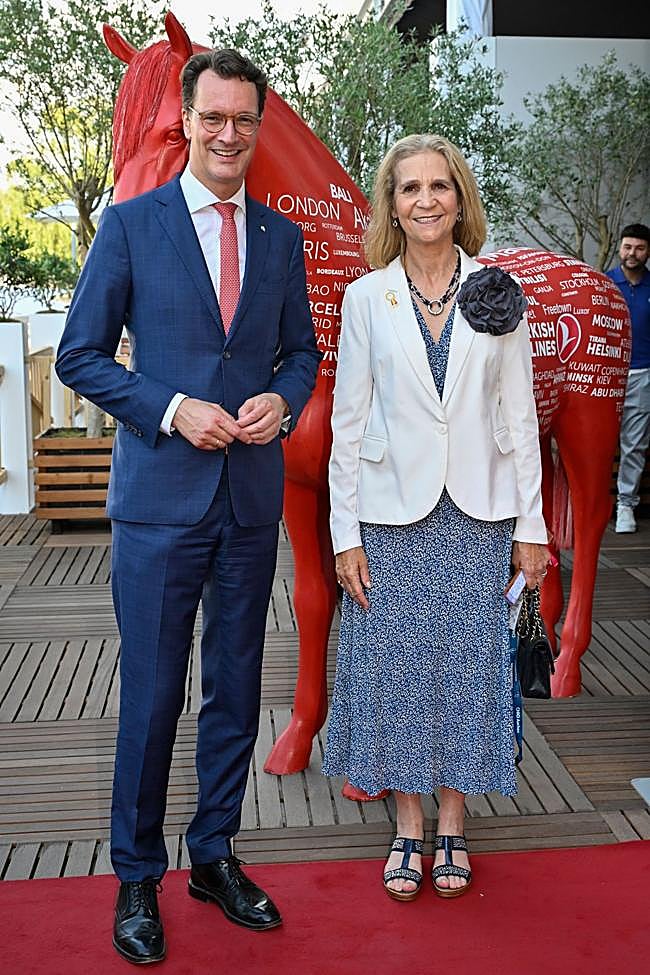 La infanta Elena con unas sandalias.