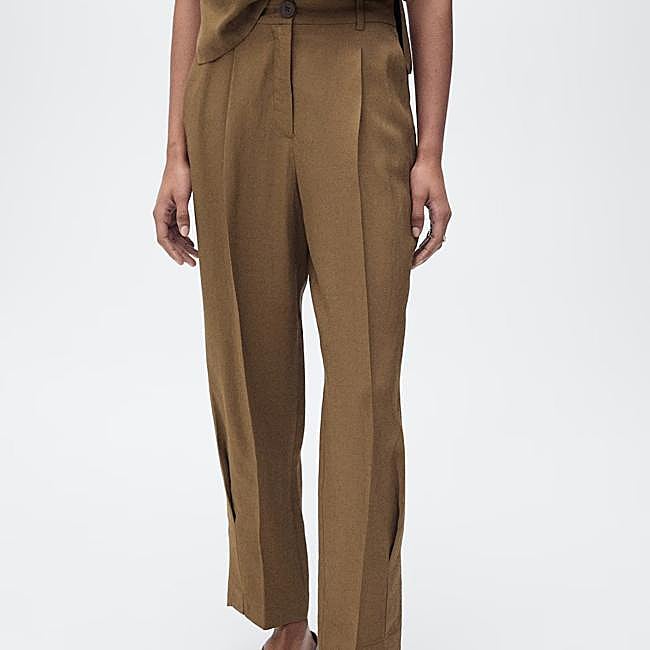 Pantalones con pinzas de Mango (29,99 euros)
