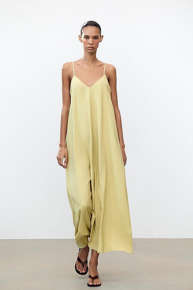 Uno de los vestidos de las rebajas de Zara.