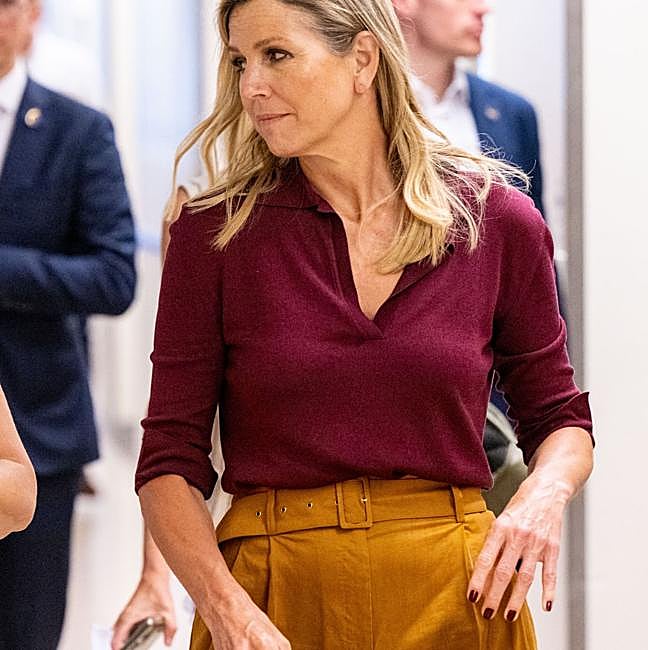 Máxima de Holanda con una manicura burdeos.