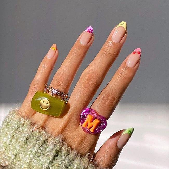 Manicura francesa multicolor