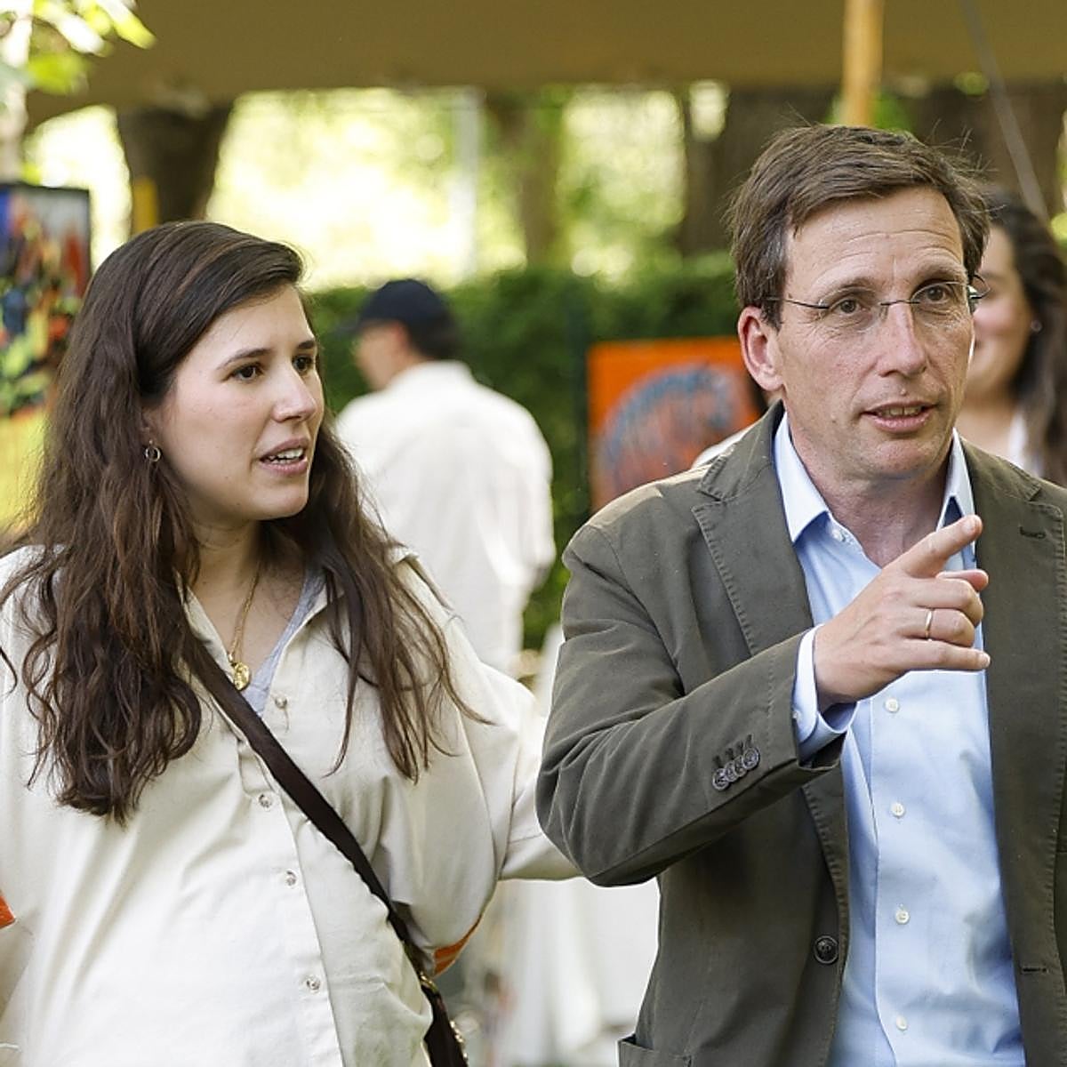 José Luis Martínez-Almeida y Teresa Urquijo comparten la primera foto de su hijo Lucas desde el hospital