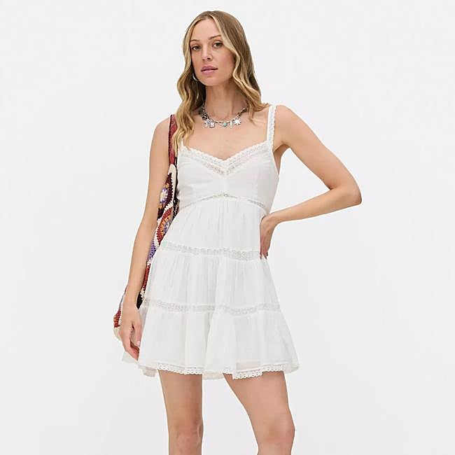 Vestido babydoll con encajes