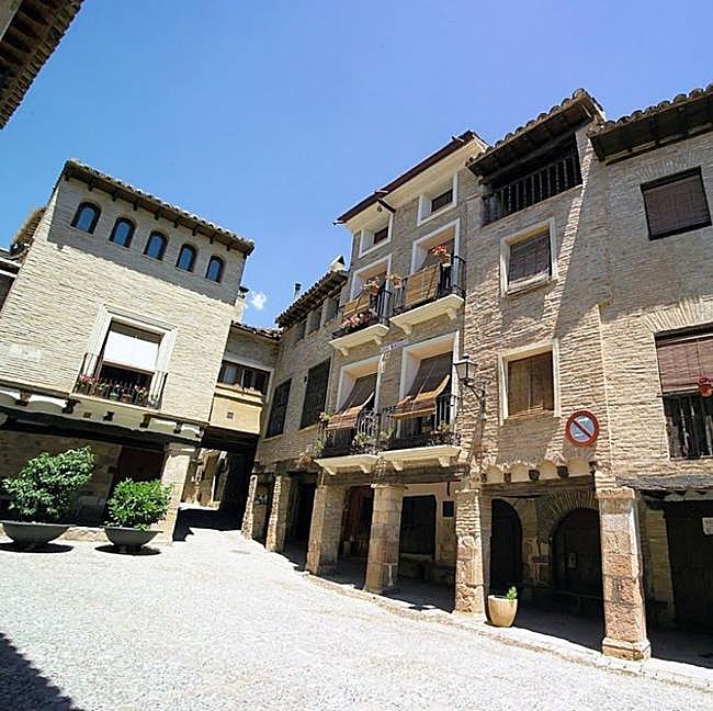 Plaza Mayor de Alquézar, Huesca