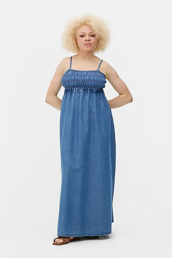 Vestido largo con busto fruncido (22€)