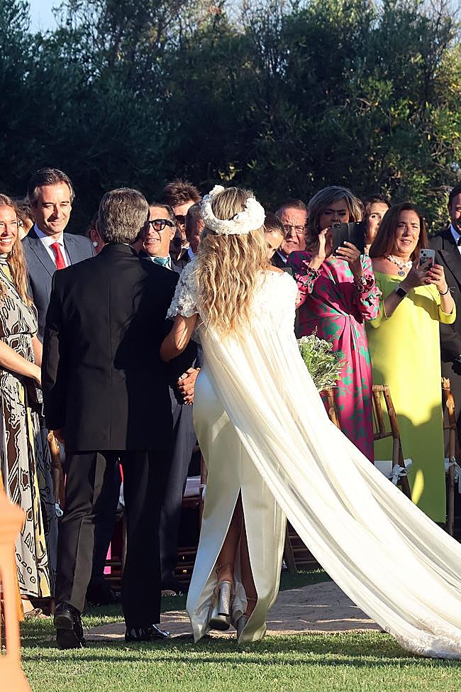 Detalle del look de novia de Cristina Serrano por detrás en su bod acon Luis Astolfi Jr