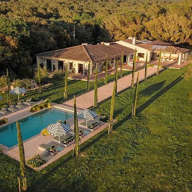 Vista de Casa Brisa, una de las residencias de Viú Empordá, la compañía que cuenta con exclusivos alojamientos en el Bajo Ampurdán.