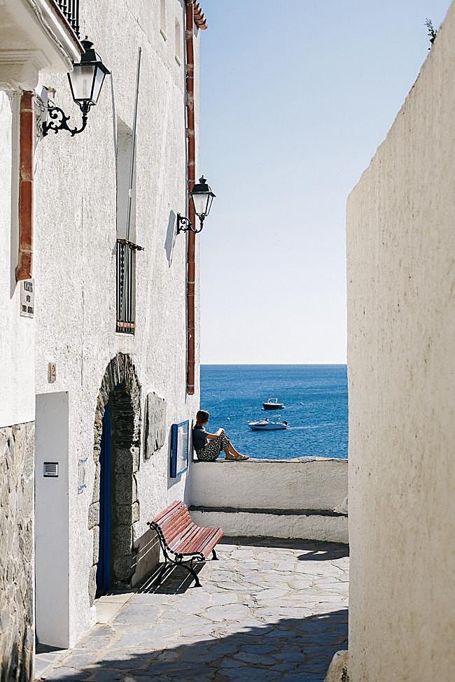 Contemplar el mar Mediterráneo en el Bajo Ampurdán es otro de los placeres que se pueden disfrutar en esta preciosa zona gerundense.