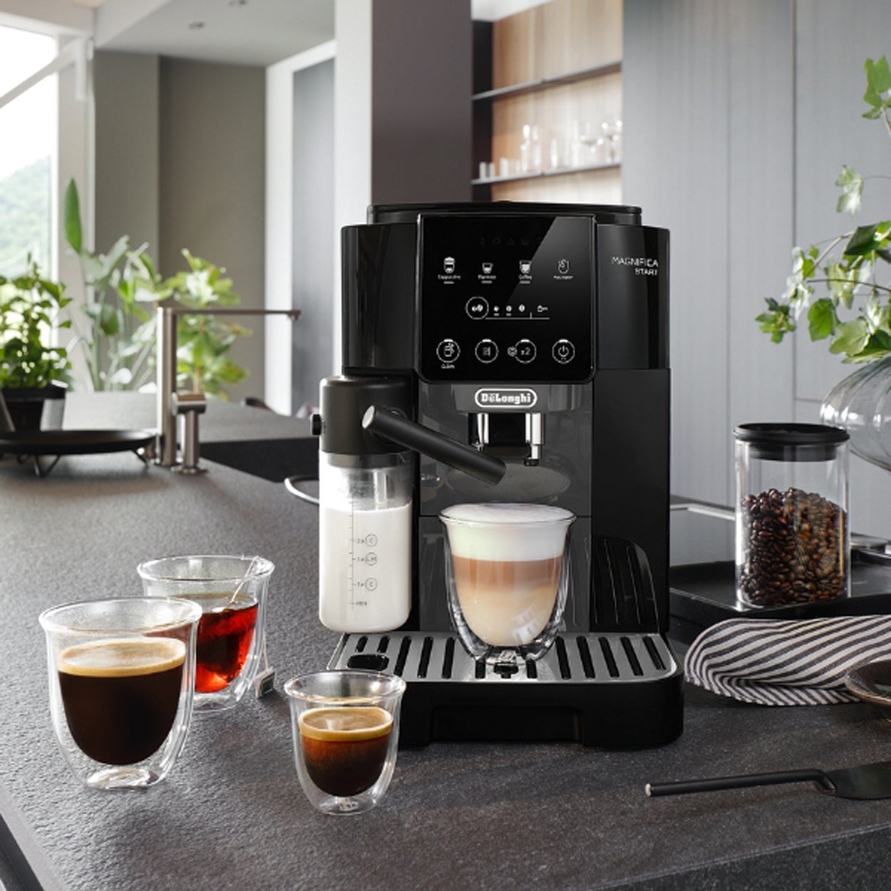 Cafetera De'Longhi Magnifica Start, rebajada a 359 euros.