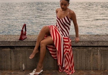 Atenta a esta guía con los mejores trucos y los modelos para vestir con sandalias blancas esta temporada.