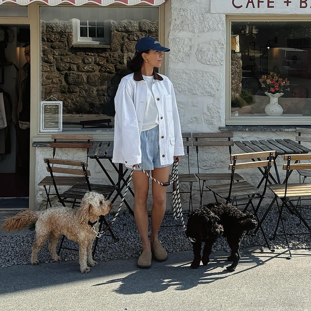 Los shorts tipo boxers son tendencia esta temporada. Aprende a combinarlos con camisetas de manga corta y acertar.