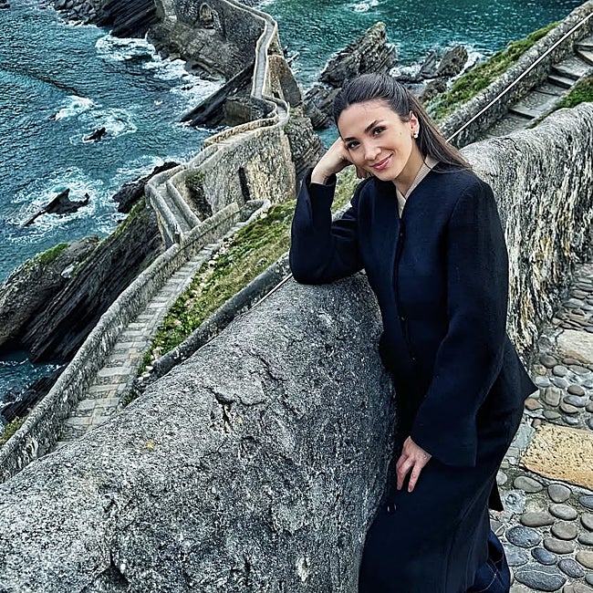 Blerta Celibashi en su visita al País Vasco.