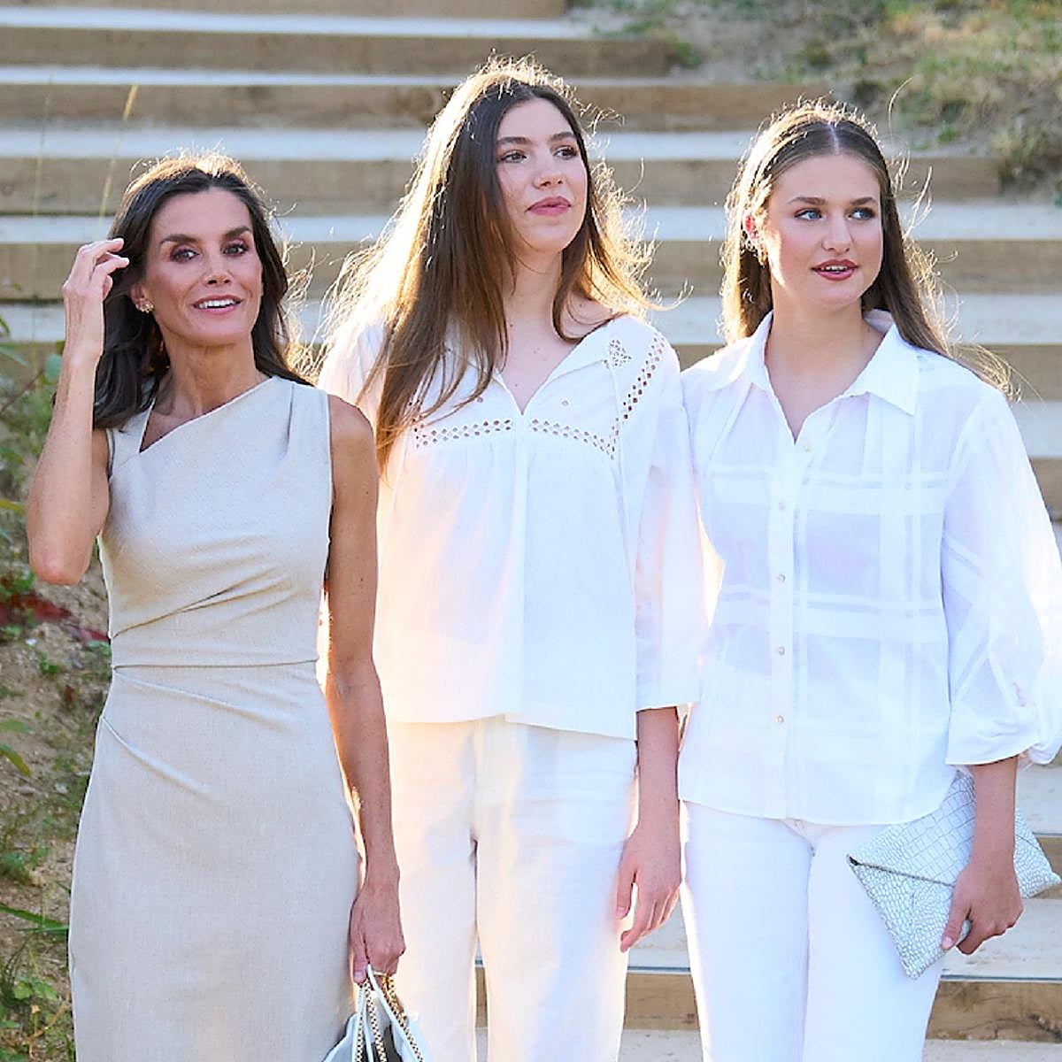 La reina Letizia junto a sus hijas Leonor y Sofía.