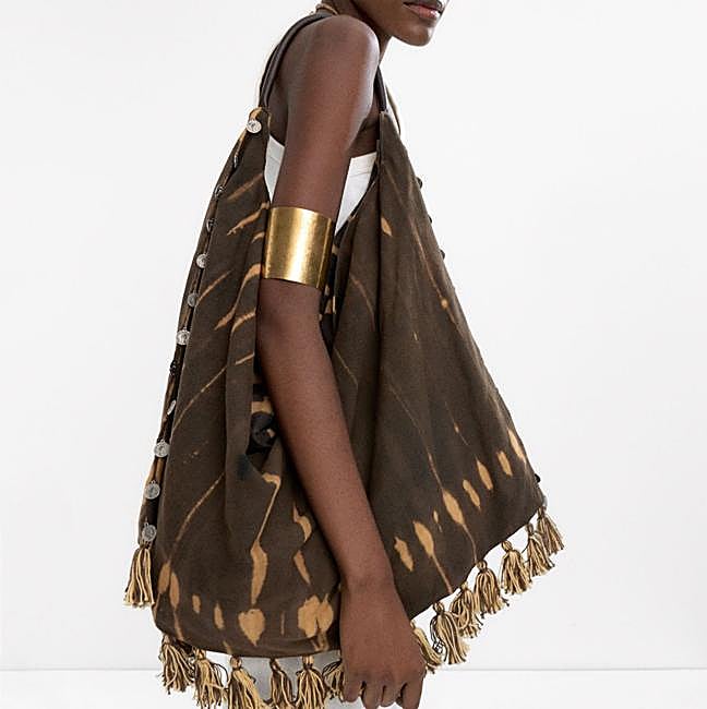 Bolso tie-dye con flecos