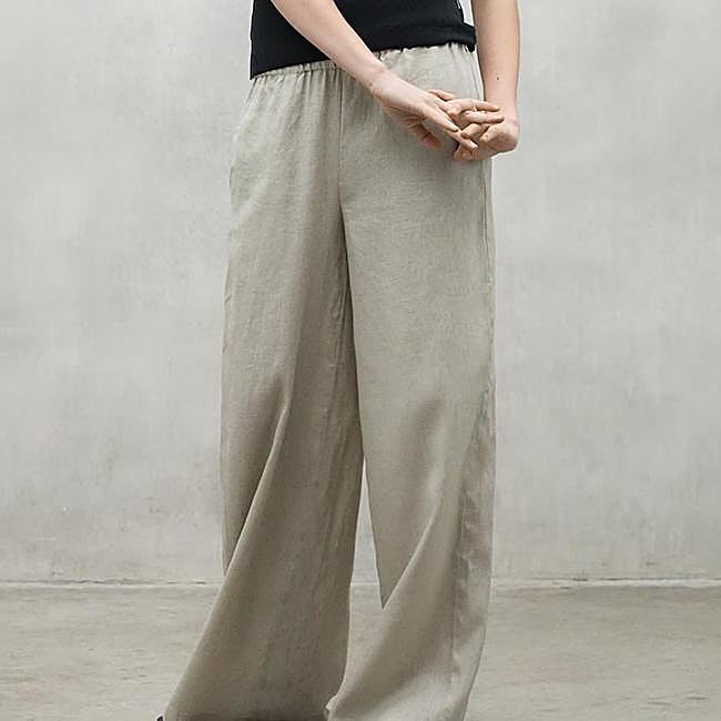 Pantalón de pinzas de lino de Ecoalf, 103,92 euros.