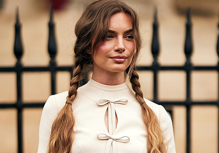 La influencer Mara Lafontan con el pelo largo.