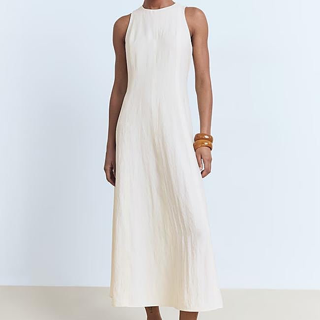Vestido blanco sin mangas de Mango, 49,99 euros.