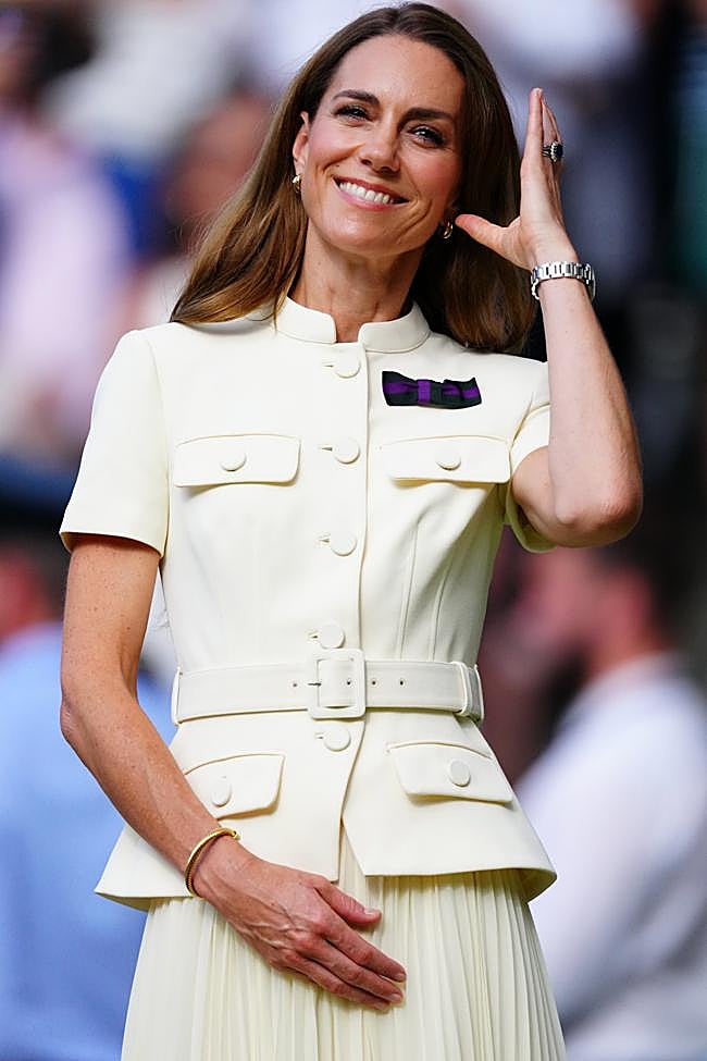 Kate Middleton con el lazo distintivo del All England Club en la final femenina de Wimbledon.