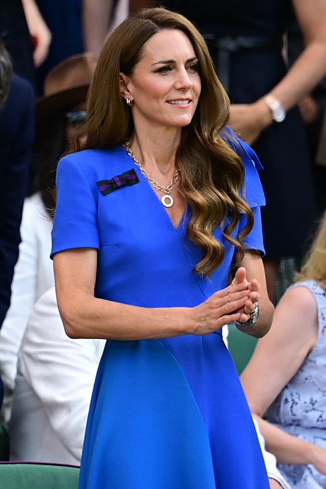 Kate Middleton vestida de azul en la final masculina de Wimbledon 2025.