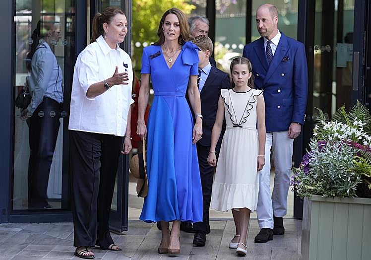 Kate Middleton junto a sus hijos George y Charlotte, y el príncipe Guillermo