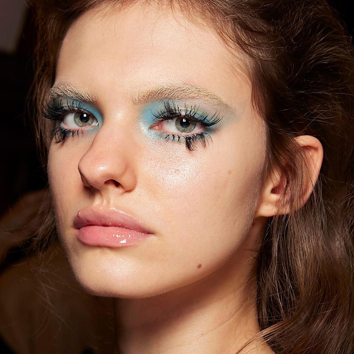 Estas seis sombras de tonos fríos son perfectas para maquillajes de noche.