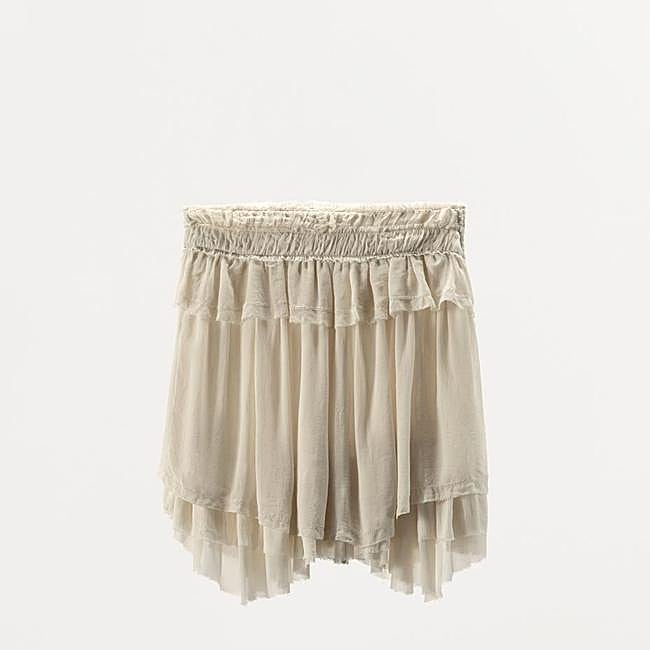 Falda corta tipo evasé de algodón de Zara, 49,95 euros.