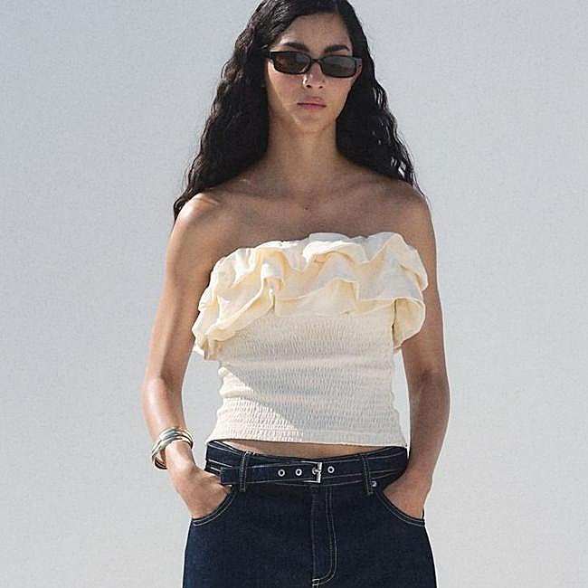 Top palabra de honor con volantes