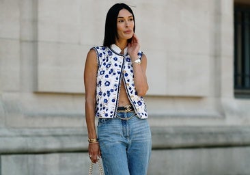 Estos son los chalecos más originales que las mujeres de 50 eligen para marcar la diferencia en sus looks de verano