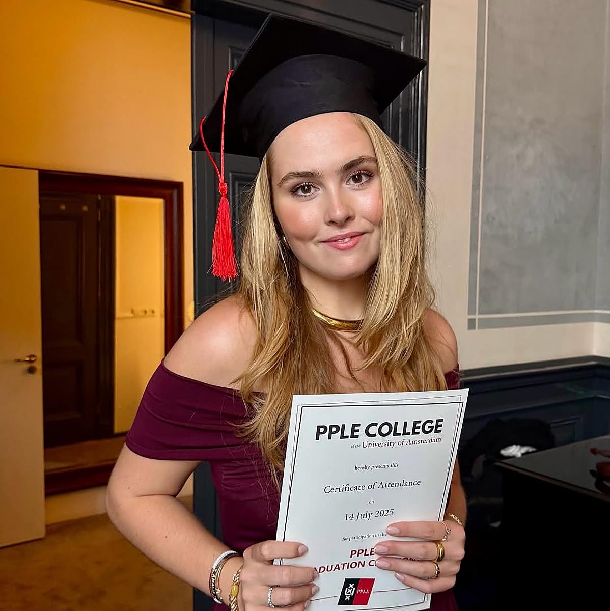 Amalia de Holanda en su graduación