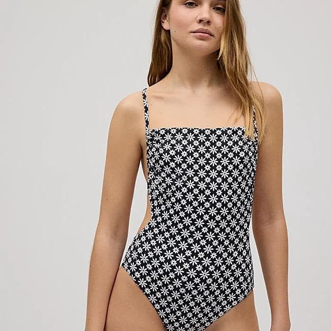 Bañador con espalda al aire de Ysabel Mora, 24,99 euros.