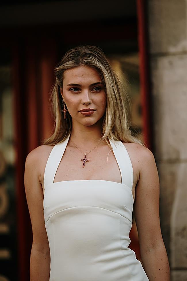 Un look con joyas de pedrería